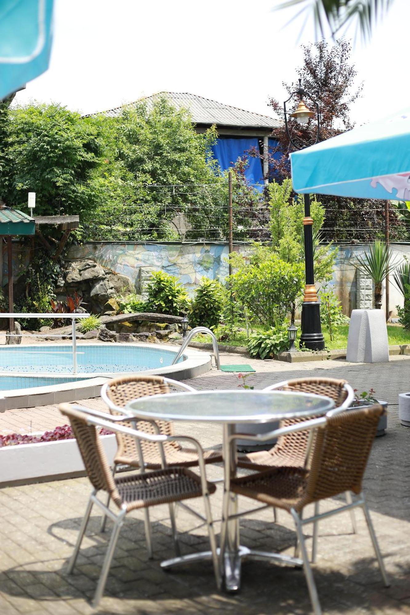 Green House Hotel Кобулети Екстериор снимка