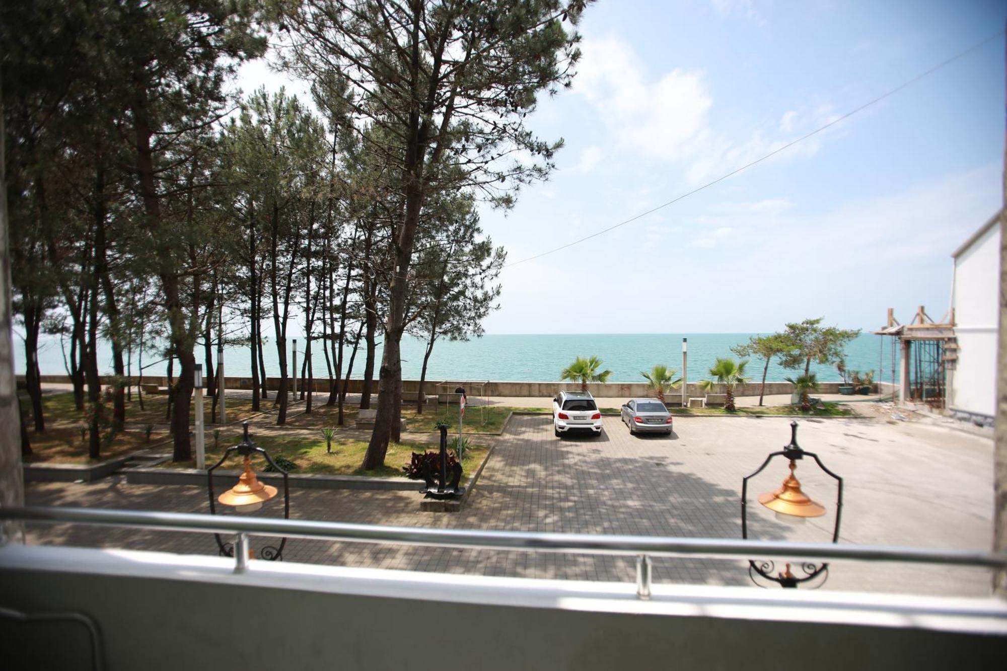 Green House Hotel Кобулети Екстериор снимка