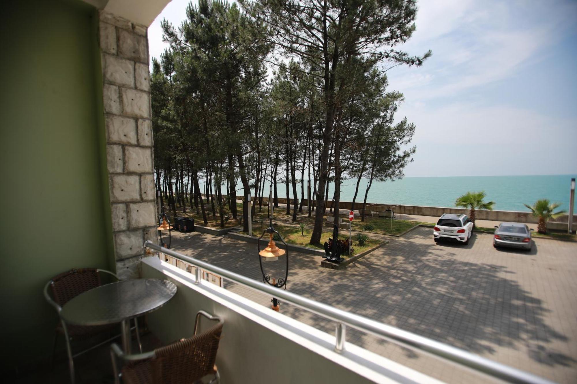 Green House Hotel Кобулети Екстериор снимка