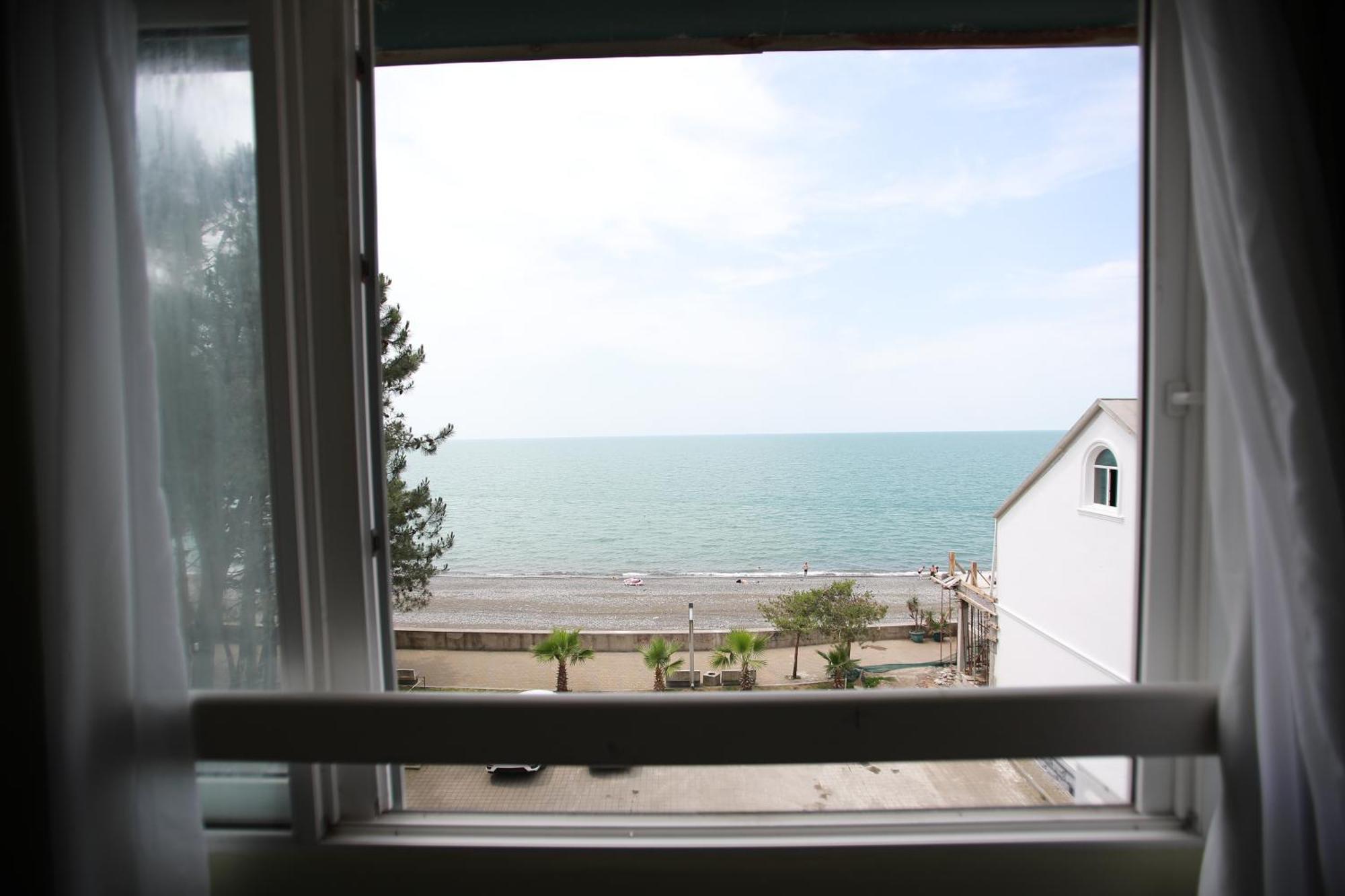 Green House Hotel Кобулети Екстериор снимка